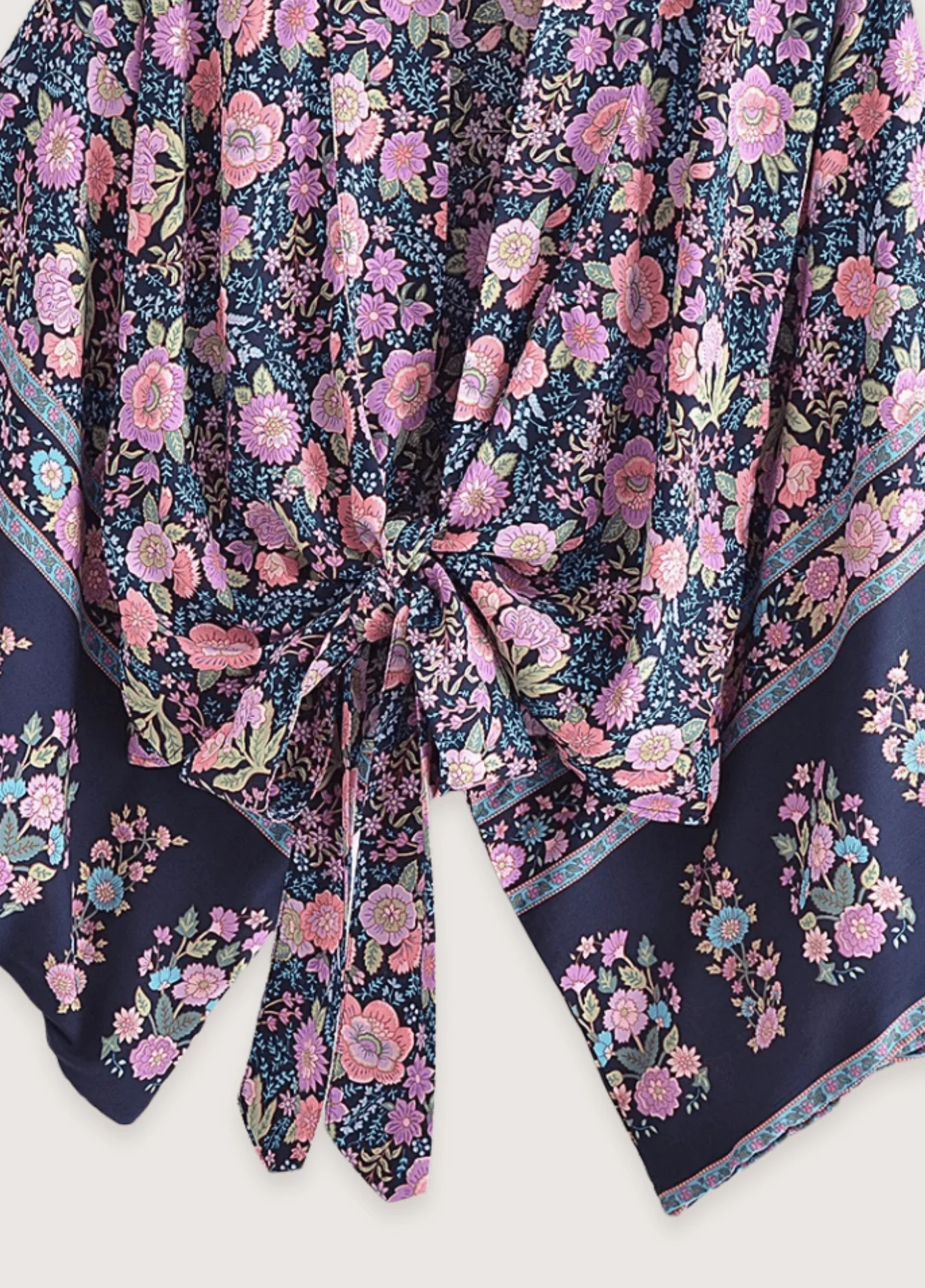 Kimono court plage fleuri rose et bleu nuit - Image 3