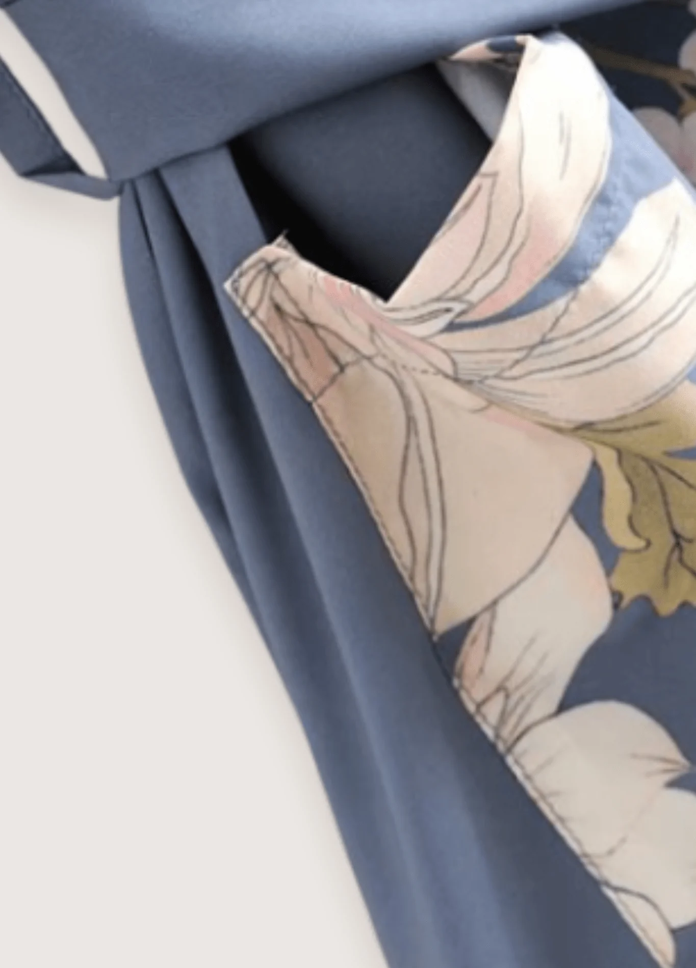 Kimono long bleu pâle à motif fleuri et paon - Image 5